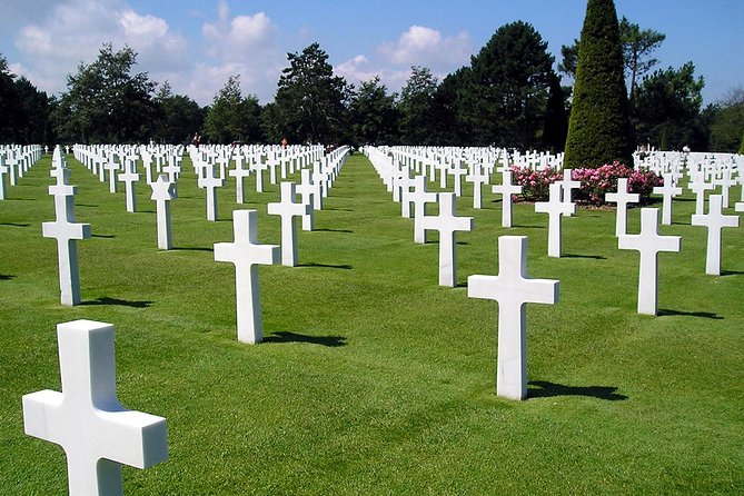 Normandy D-Day Landing Beaches Guided Tour from Paris by minivan - Omaha Beach and the Normandy American Cemetery: A Paired Story