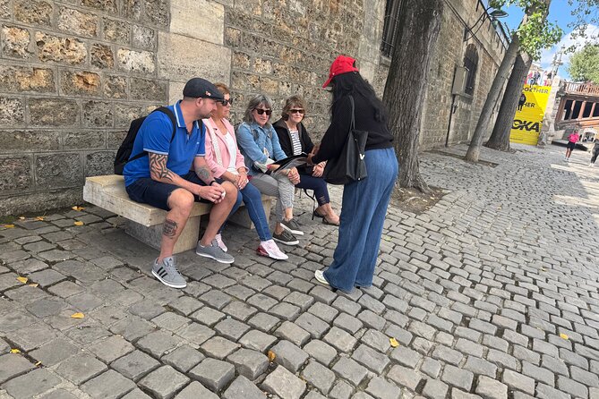 Notre-Dame Cathedral Access and Outdoor Walking Tour. - Finding the meeting point at 21 Quai de Montebello without stress
