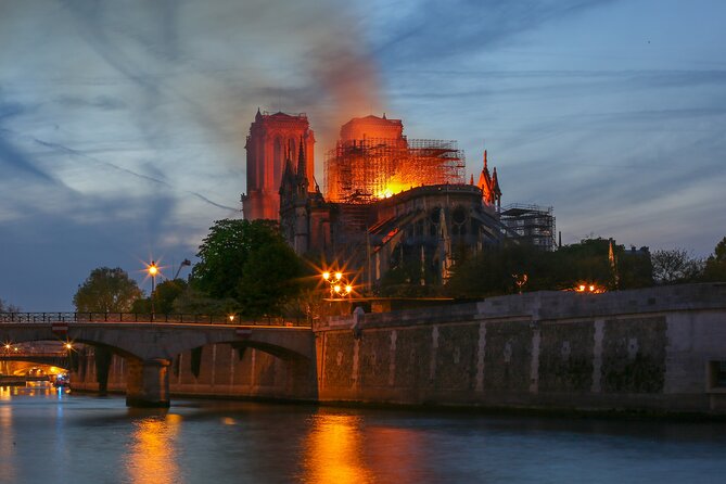 Notre Dame Cathedral: Exterior Guided Tour & Unscheduled Access - Meeting at 11 Rue Lagrange: timing and crowd reality