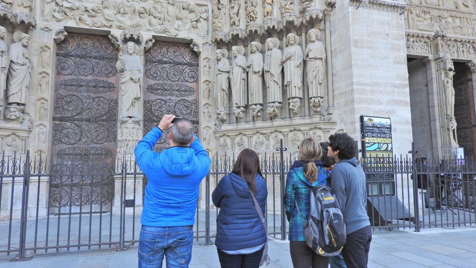 Notre Dame cathedral exterior tour & entrance with host - Key points to know before you go