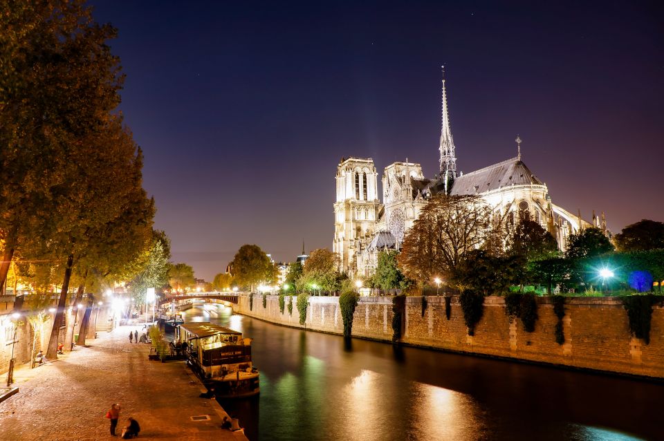 Notre Dame cathedral exterior tour & entrance with host - Is this the right fit for your Notre Dame day?