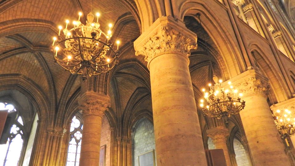 Notre Dame cathedral exterior tour & entrance with host - FAQ