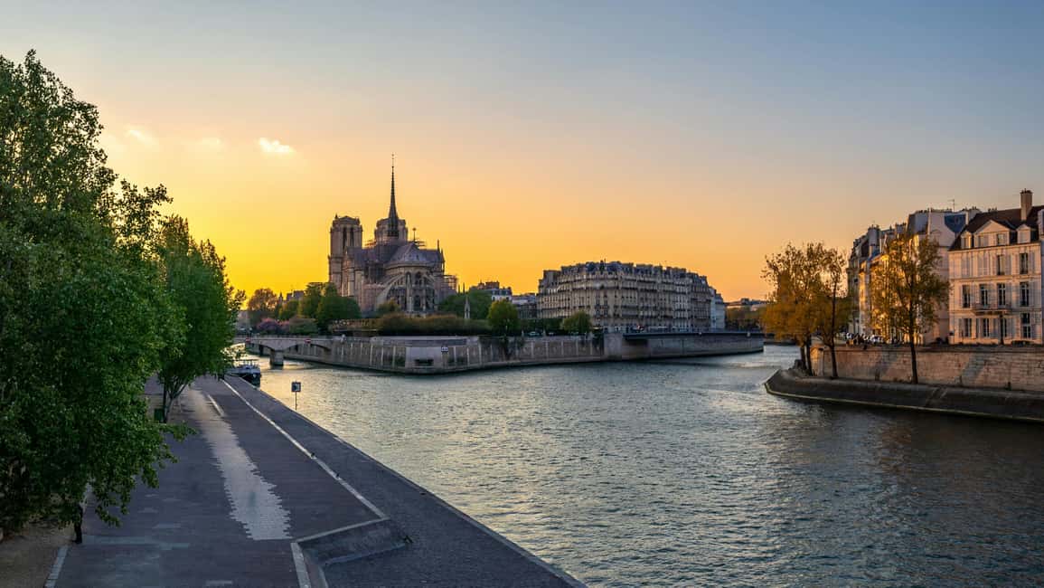 Notre-Dame Cathedral: Interior Guided Tour - Security, silence, and why entry rules shape your experience