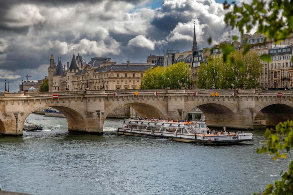 Notre-Dame Cathedral with reserved access and exterior Tour - Practical Tips: Shoes, Photos, ID, and Rainy-Day Strategy