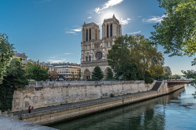 Notre Dame de Paris Interior Guided Tour - Outside focus with a guided lens: what you’ll see near Notre-Dame