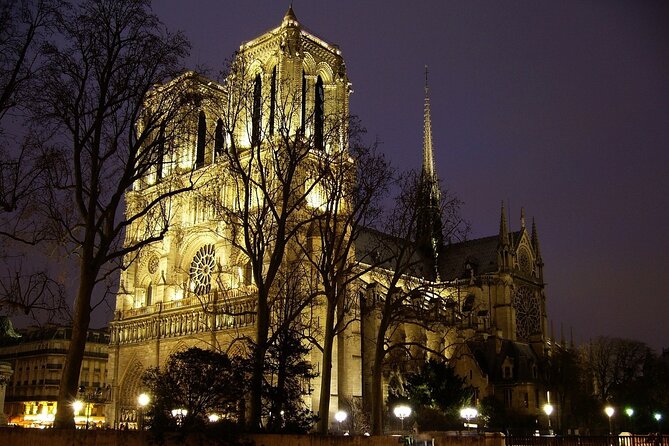 Notre Dame Guided Tour with Scheduled Group Access Option - Guides Make It: Claudia, Anais, Moe, and Mou’s Storytelling Style