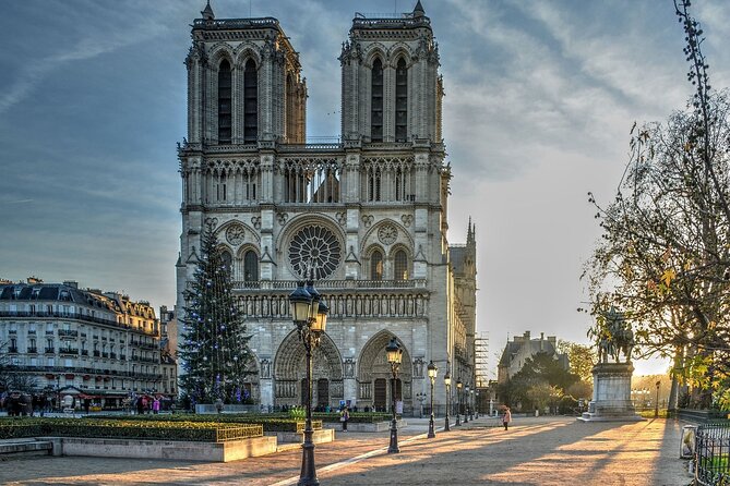 Notre Dame Guided Tour with Scheduled Group Access Option - Your 90-minute plan: exterior storytelling first, then optional interior access