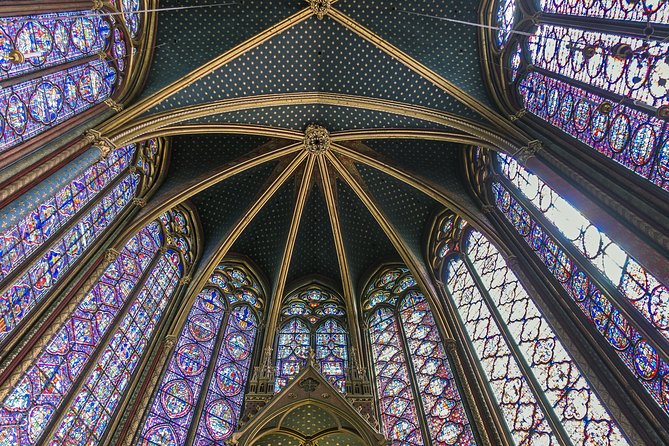 Notre Dame interior and Sainte Chapelle Private Tour - Stop 1: Île de la Cité and Saint Louis Island—where Paris began