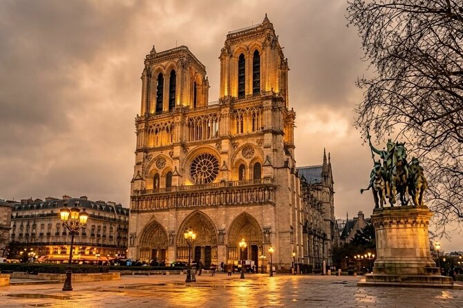 Notre-Dame Interior or Exterior Tour with Scheduled Group Access - Guides, Group Size, and the Art of Staying Oriented