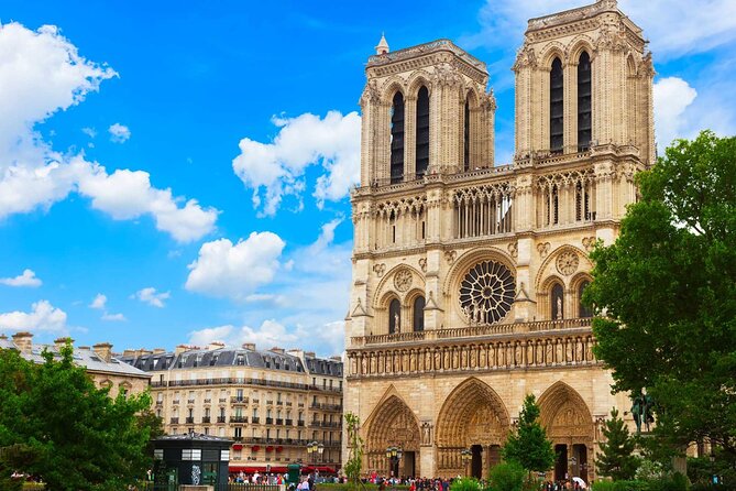 Notre Dame Introduction Tour with Access - Meeting at Pont au Double: Easy Start, Clear Flow