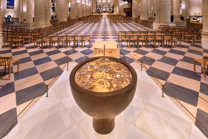 Notre Dame Introduction Tour with Access - Guide Pepe: The Humor-Plus-Information Factor
