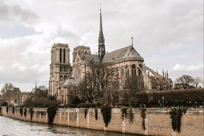 Notre Dame Mystery and Latin Quarter Walking Tour - Shakespeare and Company: A Quick Literary Pause That Still Matters