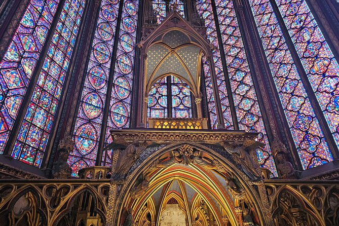 Notre Dame Outdoor Walking Tour and Entrance to Sainte Chapelle - Photos and storytelling at Île de la Cité: how the guide helps you look