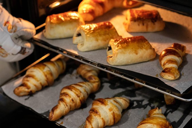 Ohlala Croissants in Paris! - Eating your own croissants