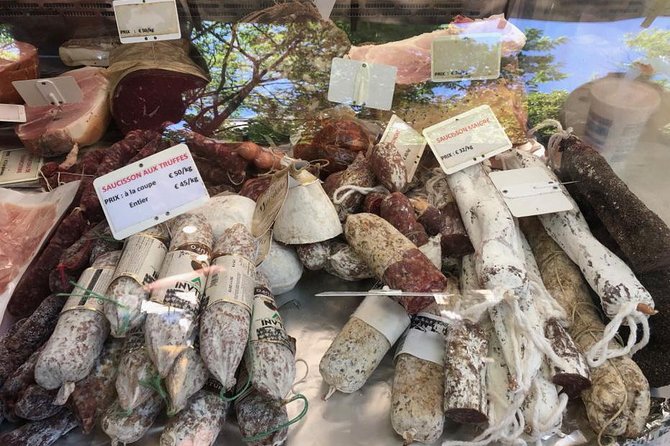 Organic Market Tasting & History Tour by the Eiffel Tower - Patricia’s local stories add the extra layer