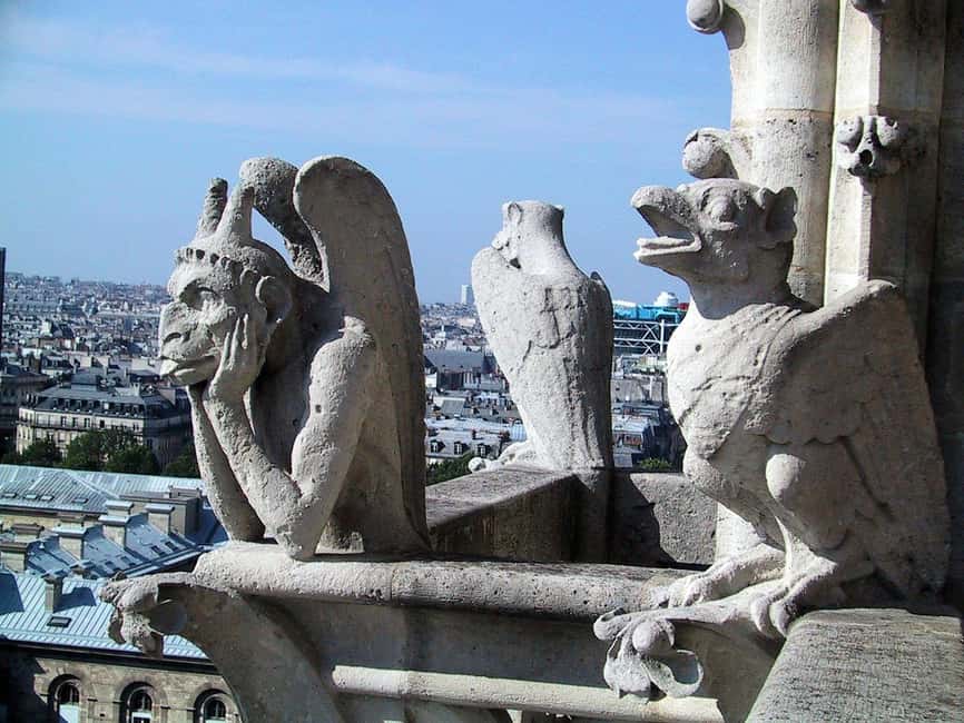 Outside Notre-Dame & Île de la Cité Tour with Crypt Access - Entering Notre-Dame early: fast access, clear expectations