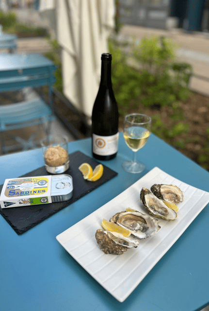 Oyster and white wine tasting in the heart of Montmartre - What $58 buys you in one hour
