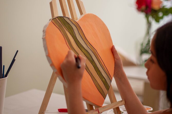 Painting Experience in an Art Café in Paris - A drink changes the pace