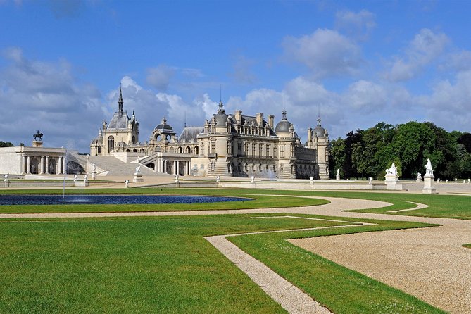 Palace Of Chantilly - Private Trip - The ride from Paris in a private electric SUV