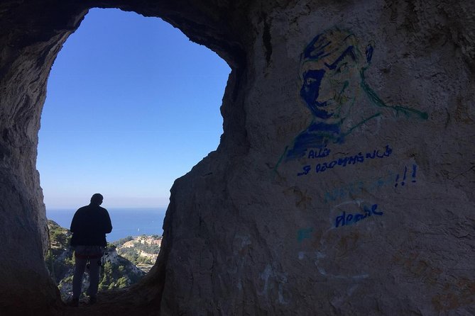 Panoramic hike on Marseille from Les Calanques - The descent through faults and exposed passages