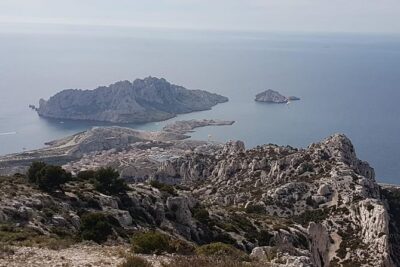 Panoramic hike on Marseille from Les Calanques - Reaching the cross above Pastré Park