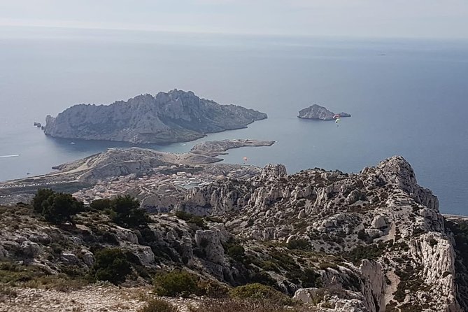 Panoramic hike on Marseille from Les Calanques - Reaching the cross above Pastré Park