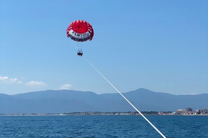 Parasailing - The team on board: friendly, patient, and great with first-timers