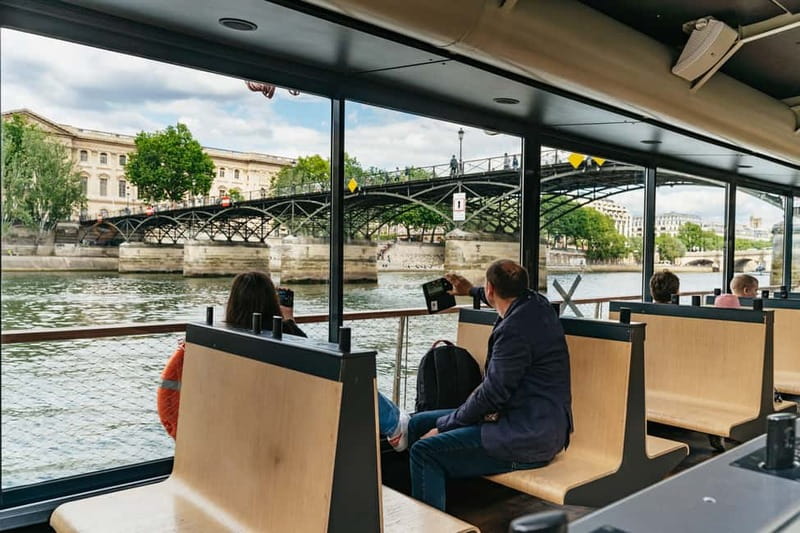 Paris: 1-Hour Seine Cruise departing from the Eiffel Tower - Audio commentary and the onboard app: make it work for you