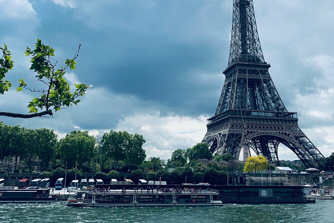 Paris: 1 Hour Seine River Cruise Ticket - The Bateaux Parisiens boarding point below the Eiffel Tower