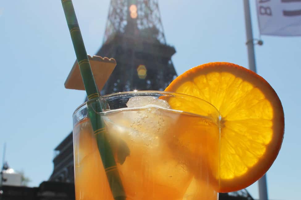 Paris: 1-Hour Sightseeing Cruise and 3-Course Bistro Dinner - Getting On the Seine: What Boarding Really Feels Like