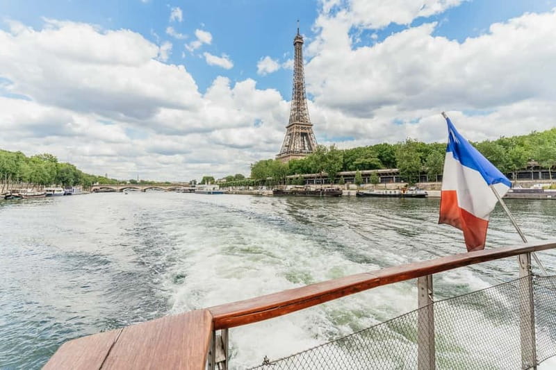 Paris: 2-Hour River Seine Lunch Cruise with 3-course-menu - One practical drawback to consider