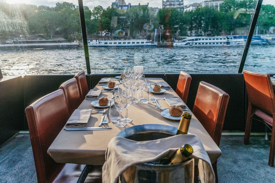 Paris: 3-Course-Dinner Cruise on the Seine with live music - Service you’ll actually feel: attentiveness without constant interruption