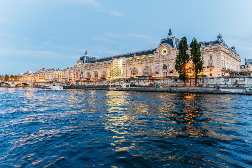 Paris: 3-Course-Dinner Cruise on the Seine with live music - The all-glass boat setup (and the smart-casual rules that matter)