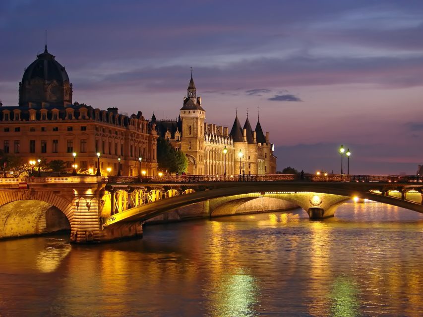 Paris: 3-Course-Dinner Cruise with Wine on the Seine River - Key things to notice before you sail