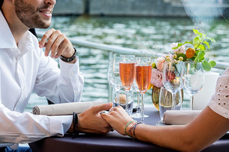 Paris: 3-Course-Dinner Cruise with Wine on the Seine River - The Louvre views you can actually enjoy