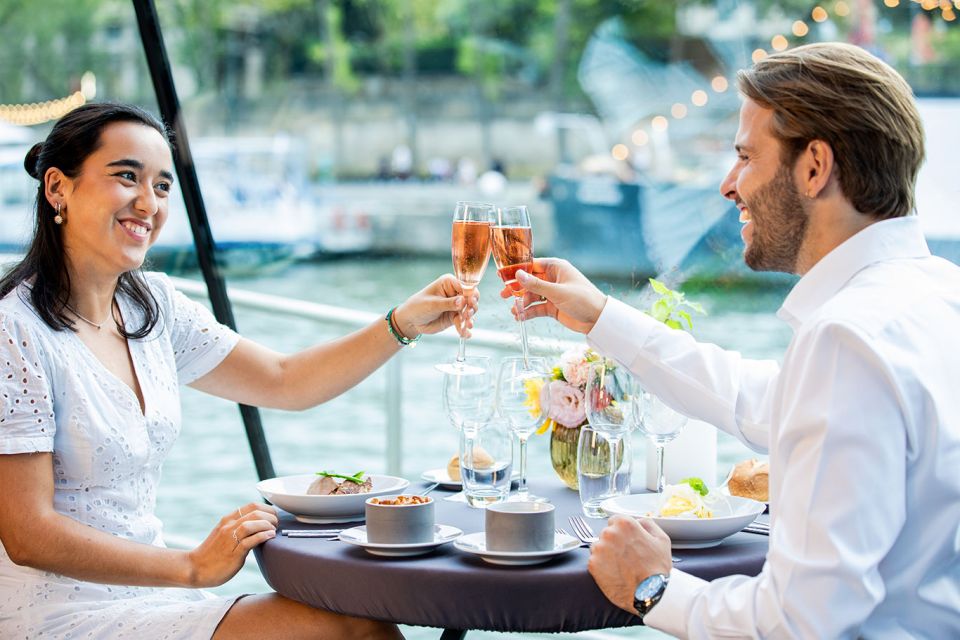 Paris: 3-Course-Dinner Cruise with Wine on the Seine River - Service and onboard comfort: window views matter