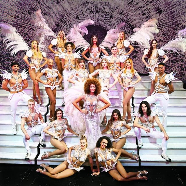 Paris: 3-Course Dinner & Show at Paradis Latin Cabaret - Pre-show dinner entertainment: performers at your table, not far away