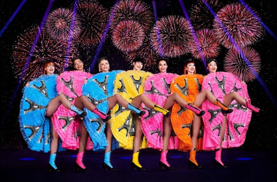 Paris: 3-Course Dinner & Show at Paradis Latin Cabaret - Seating comfort, tight tables, and how to make the best of it