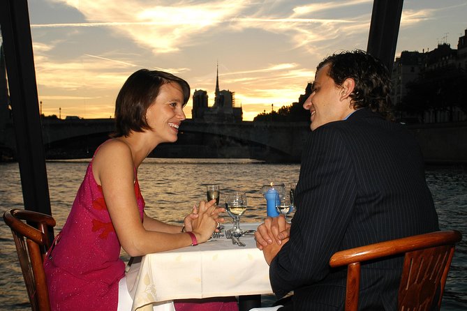 Paris 3-Course Gourmet Dinner and Sightseeing Seine River Cruise - The real appeal: dinner that moves through Paris