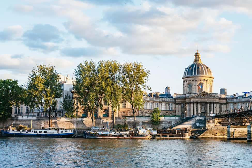 Paris : 3-Course Gourmet Dinner Cruise on Seine River - Dinner Choices by Departure Time: 6:45 PM vs 9:15 PM Menus