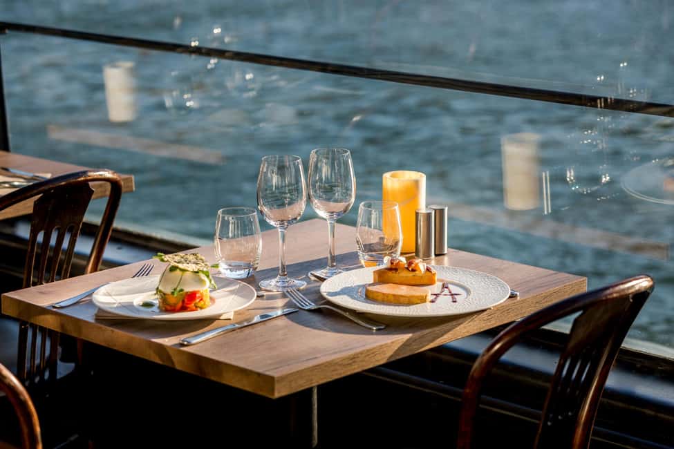 Paris: 3-Course Lunch Cruise on the River Seine - Your 90 minutes on the Seine: what it feels like