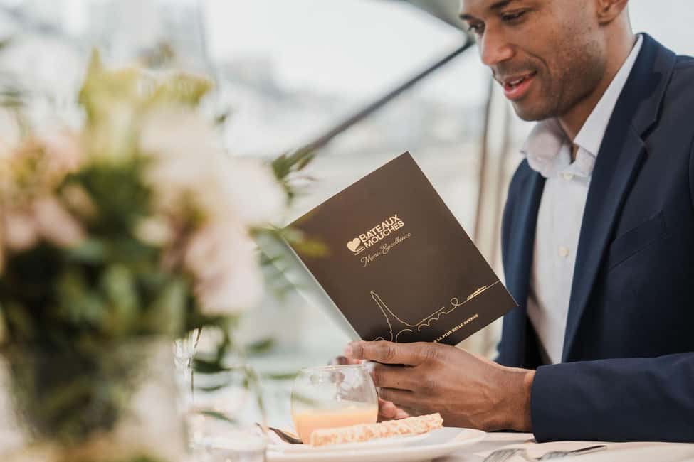 Paris: 4-Course Dinner Cruise on Seine River with Live Music - Key things that make this cruise worth your time
