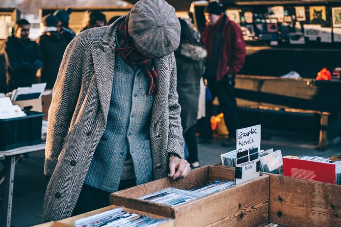 Paris Antiques Market Insider's Tour in Extra-Small Group - St-Ouen in 90 minutes: how the guide handles the market maze
