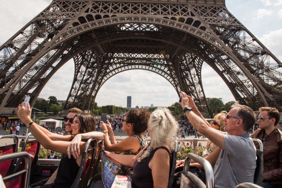 Paris: Big Bus Hop-on Hop-off Tour & Panoramic Night Tour - Audio commentary, app tracking, and the stuff that keeps you from wasting time