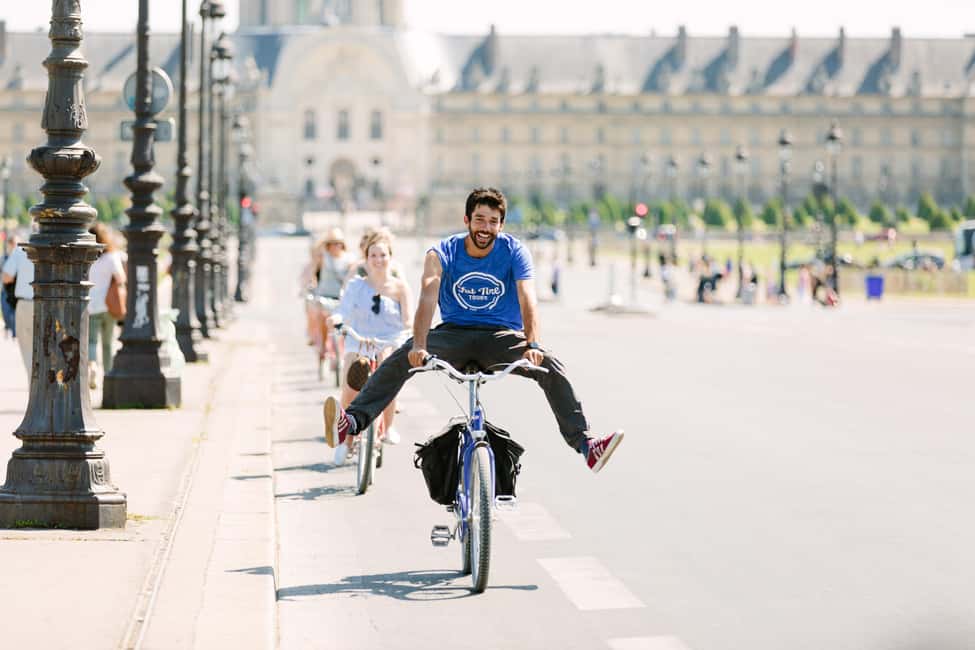 Paris Bike Tour: Eiffel Tower, Place de la Concorde & More - Eiffel Tower stop: photos with breathing room