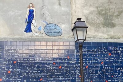 Paris Bites & Stories : A Tasty City Adventure with a Local - A warm crêpe below Sacré-Coeur