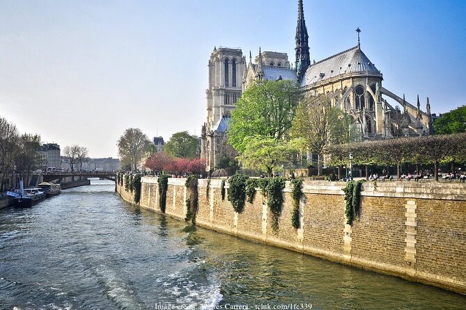 Paris by Night 2-hour Private Tour with Scenic Seine River Cruise - Why Paris at night works so well
