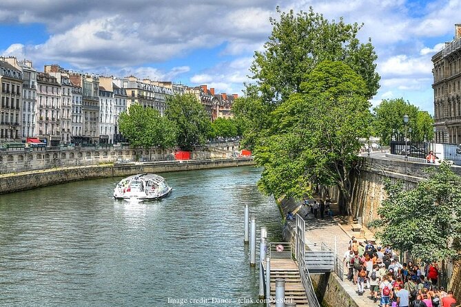 Paris by Night 2-hour Private Tour with Scenic Seine River Cruise - From city streets to the Seine