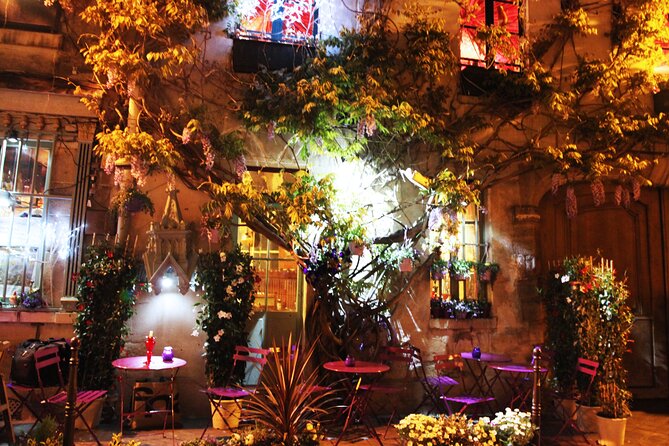 Paris by Night Walking Tour: Ghosts, Mysteries and Legends - Place de l’Hôtel de Ville: Executions From 1310 to 1830