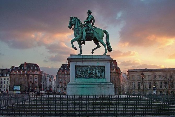 Paris by Night Walking Tour: Ghosts, Mysteries and Legends - Square du Vert-Galant and the Templar at the Stake